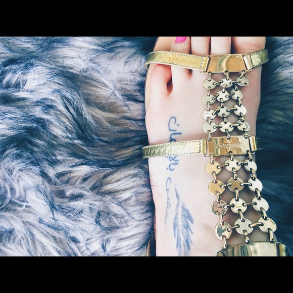 🎉HP🎉⚡️FLASH SALE⚡️ Sold Out Jimmy Choo Gold Metallic Wyatt Sandal - Picture 6 of 10